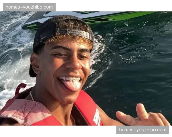 亚马尔当选四月最佳球员 赛季第三次获此殊荣